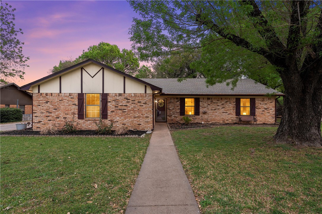 329 Cedarwood Lane, Hewitt, Texas image 1