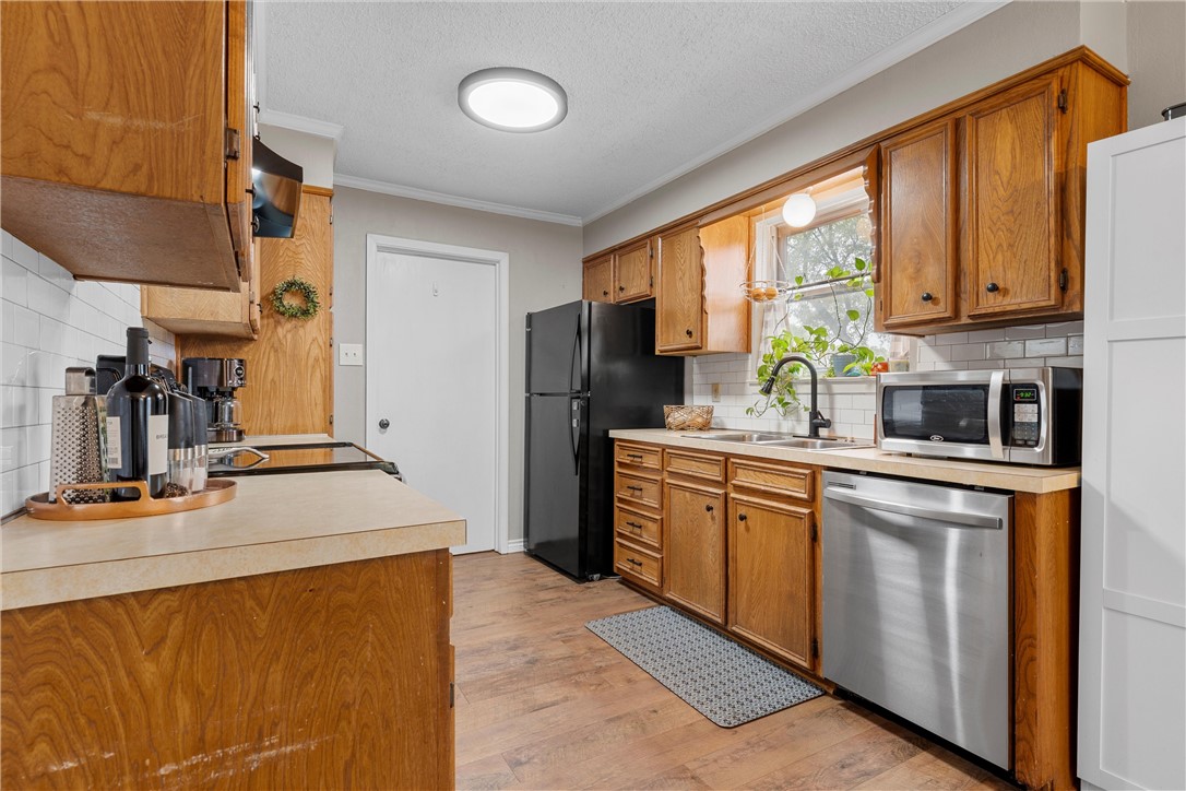 329 Cedarwood Lane, Hewitt, Texas image 16