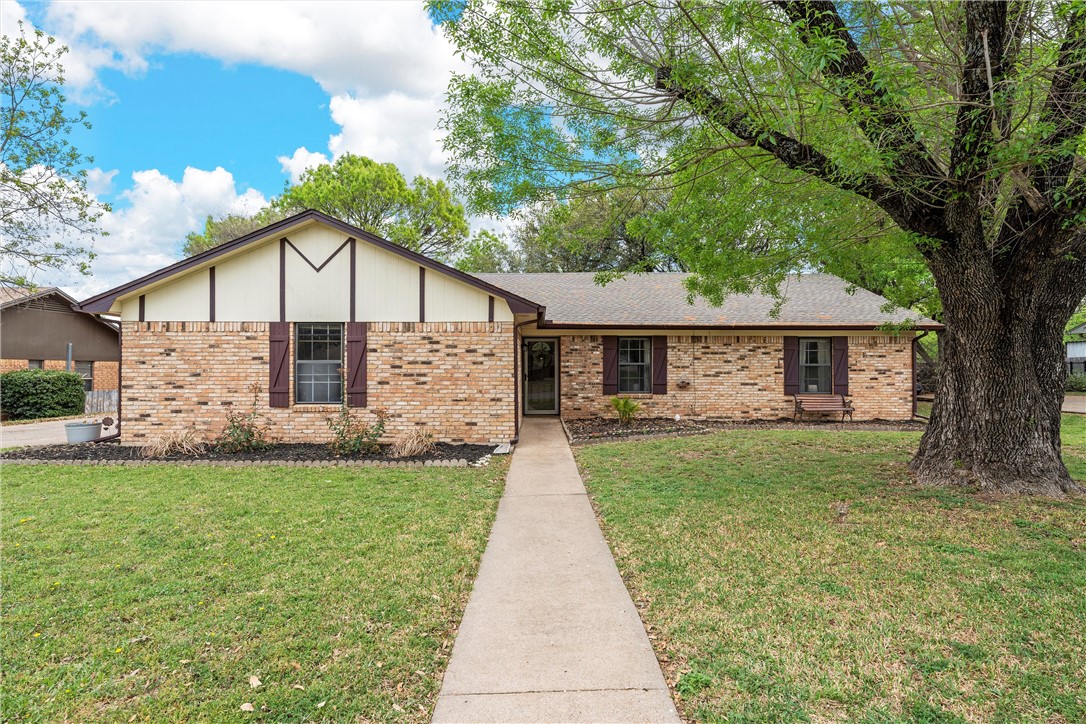 329 Cedarwood Lane, Hewitt, Texas image 6