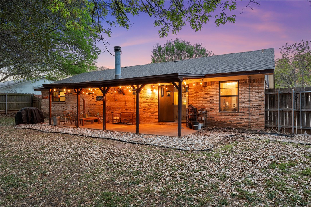 329 Cedarwood Lane, Hewitt, Texas image 2