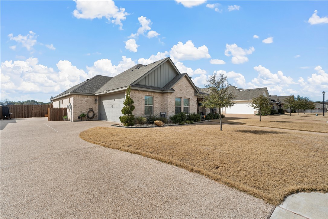 819 Gallant Fox Road, Hewitt, Texas image 2