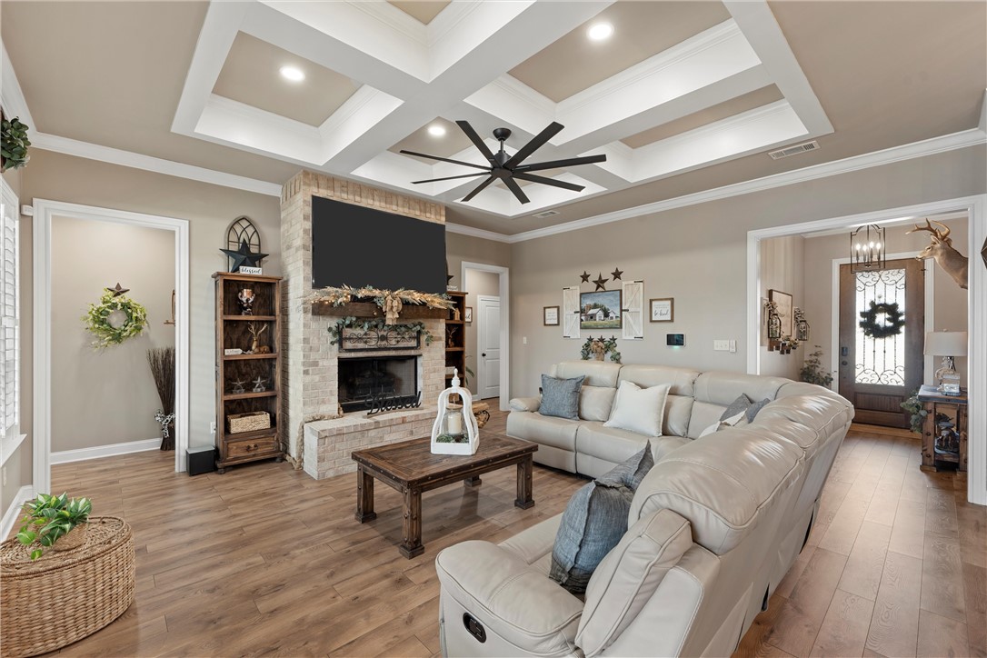 819 Gallant Fox Road, Hewitt, Texas image 5