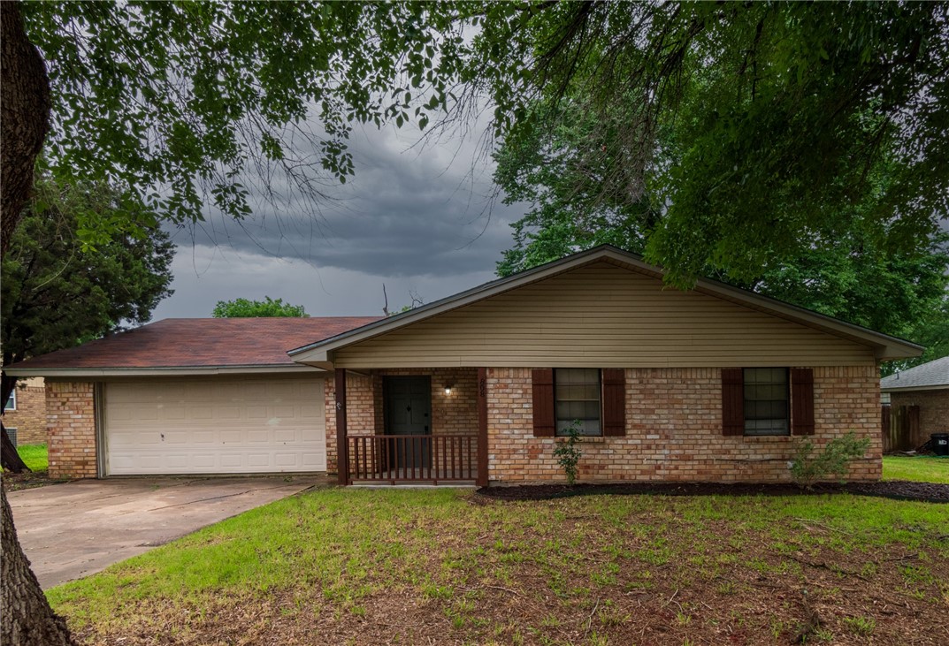 808 Rolling Hills Drive, Hewitt, Texas image 1