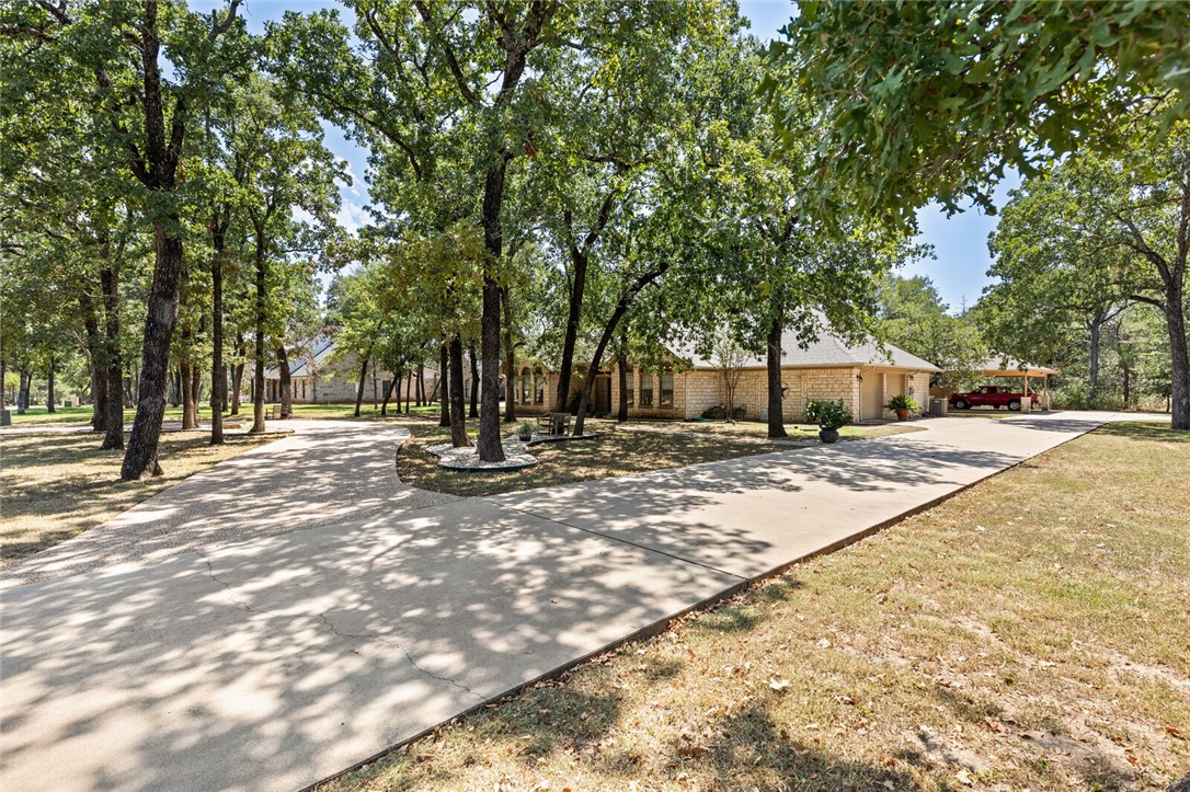 1095 Autumn Oaks Circle, China Spring, Texas image 6