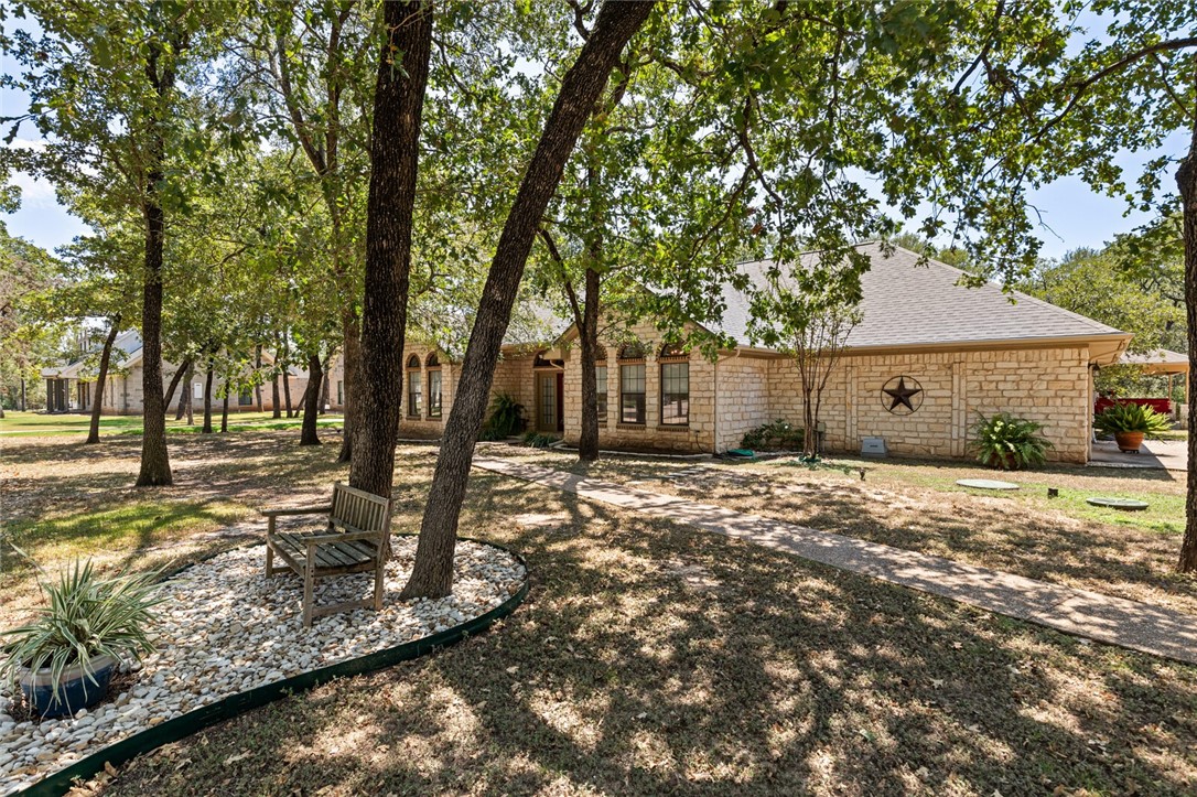 1095 Autumn Oaks Circle, China Spring, Texas image 7