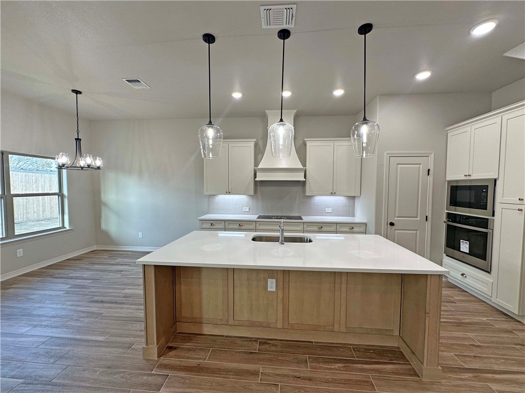 201 Lasso Loop, Lorena, Texas image 4