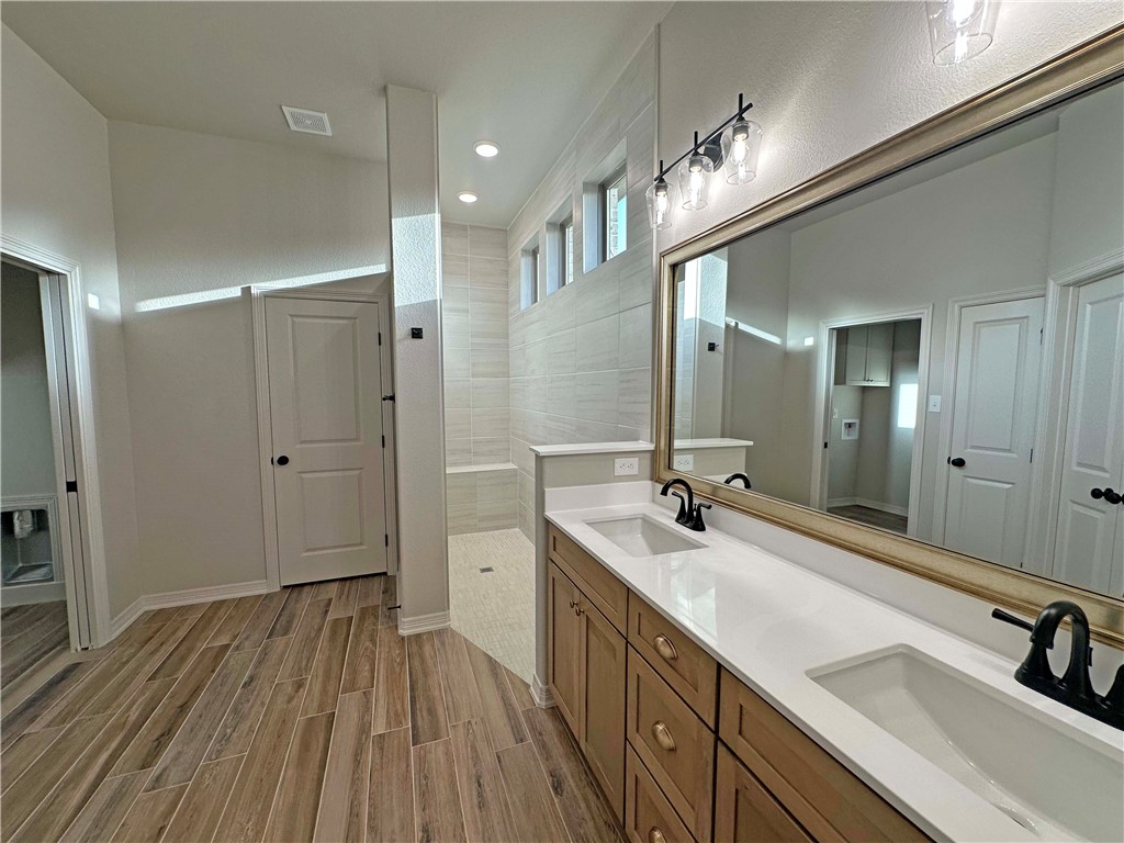 201 Lasso Loop, Lorena, Texas image 11