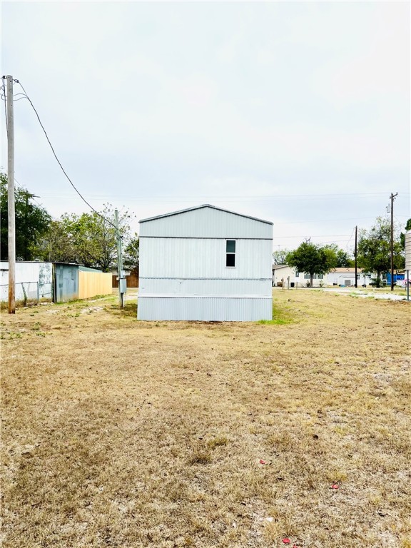 165 N Avenue L, Crawford, Texas image 4