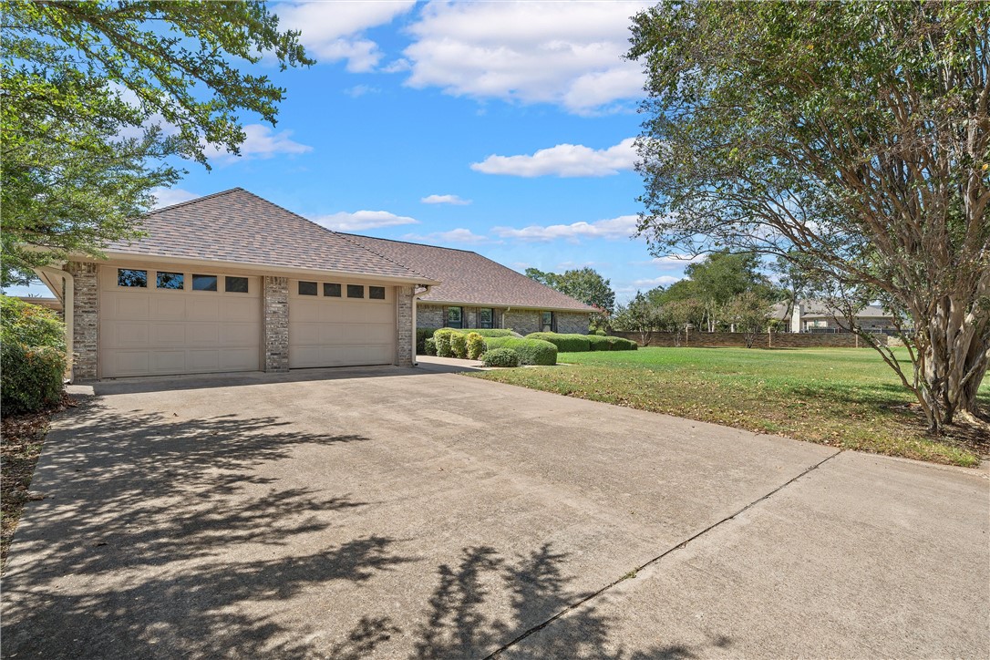 1505 Jane Lane, West, Texas image 3