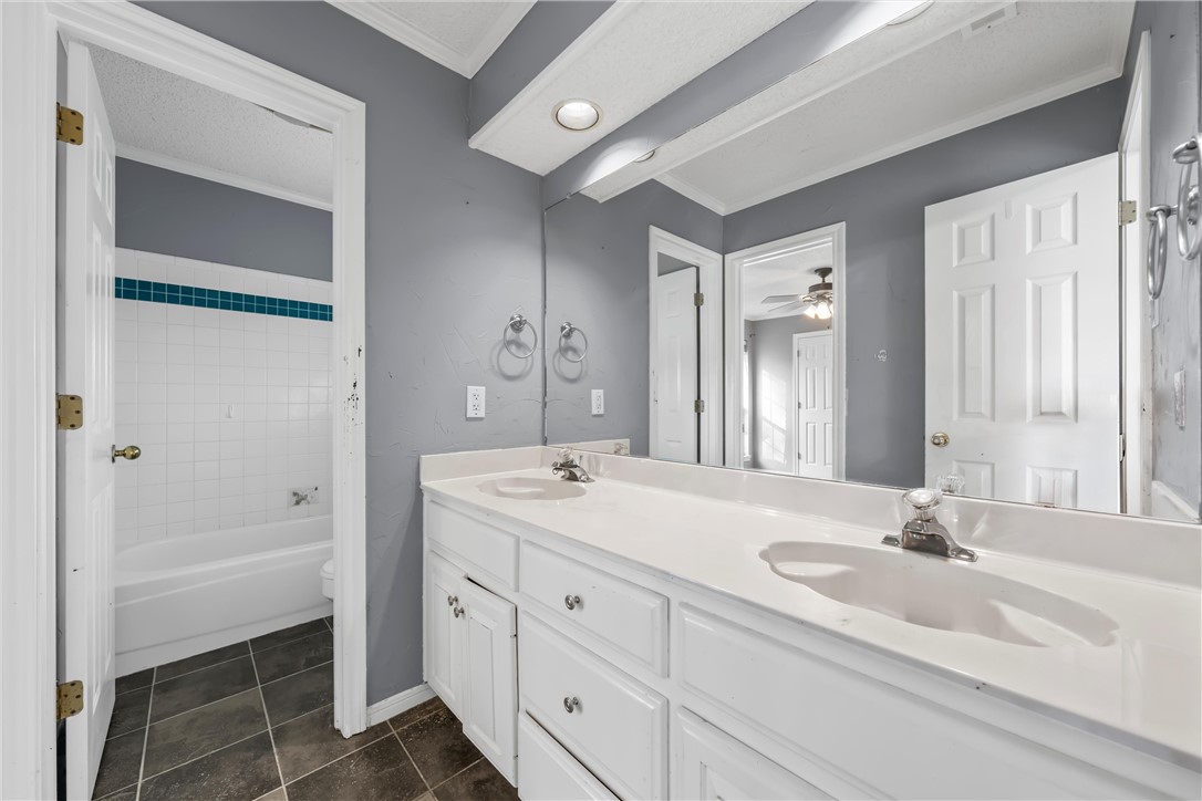 9304 Oak Hill Drive, Woodway, Texas image 25