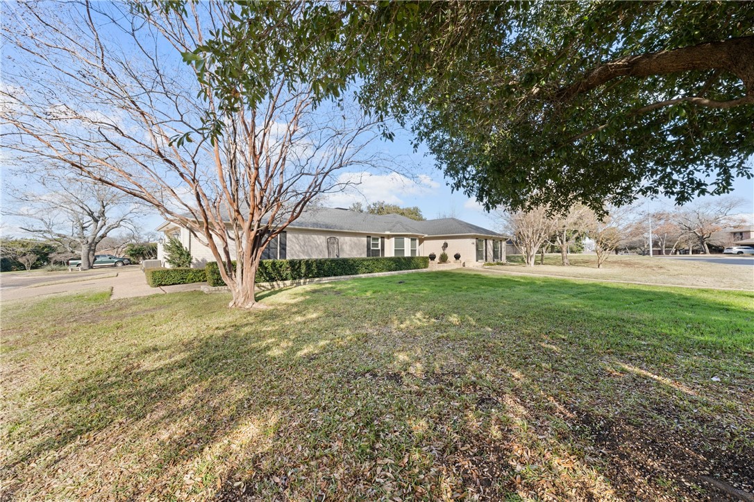 4201 Westchester Drive, Waco, Texas image 2