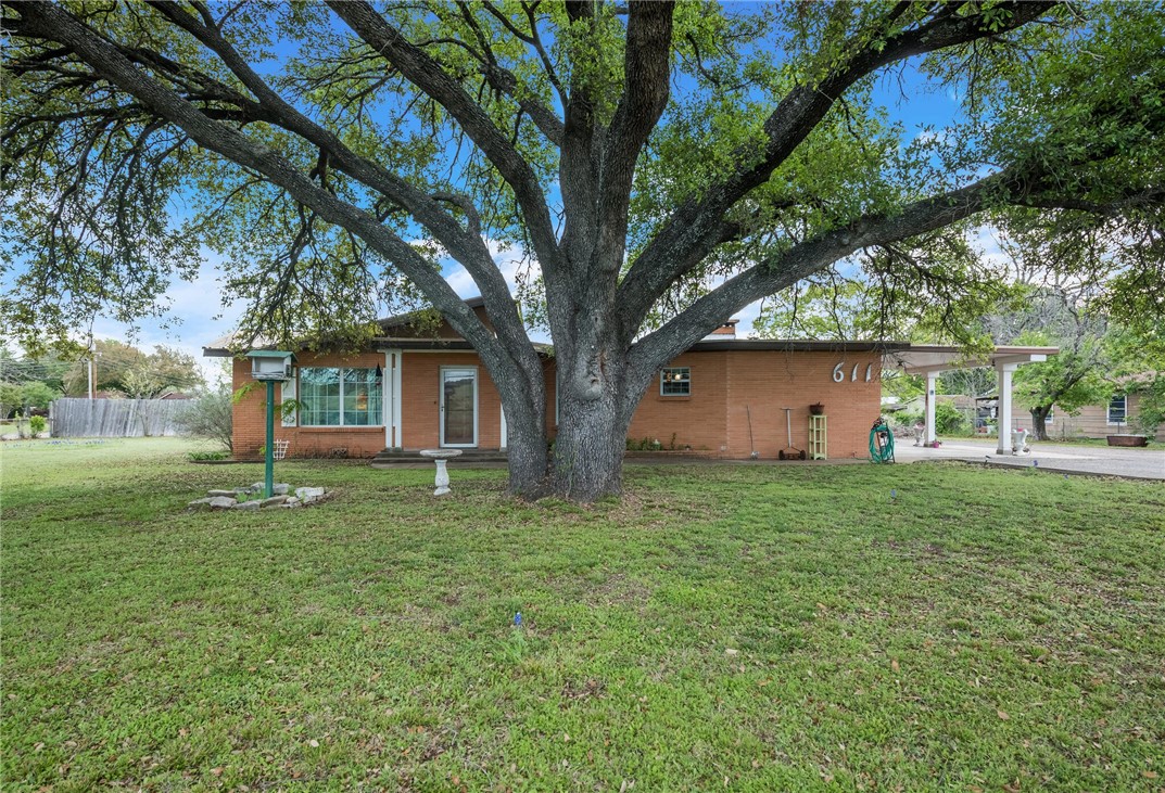 611 N Avenue Q Street, Clifton, Texas image 1