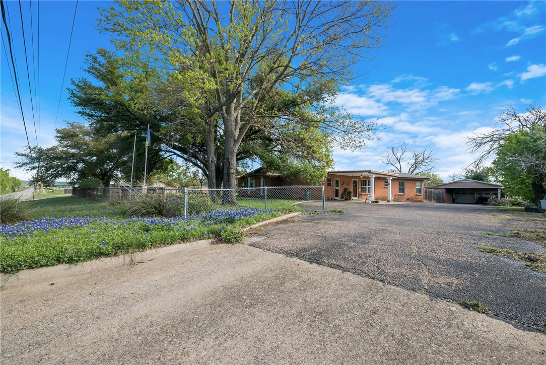 611 N Avenue Q Street, Clifton, Texas image 3