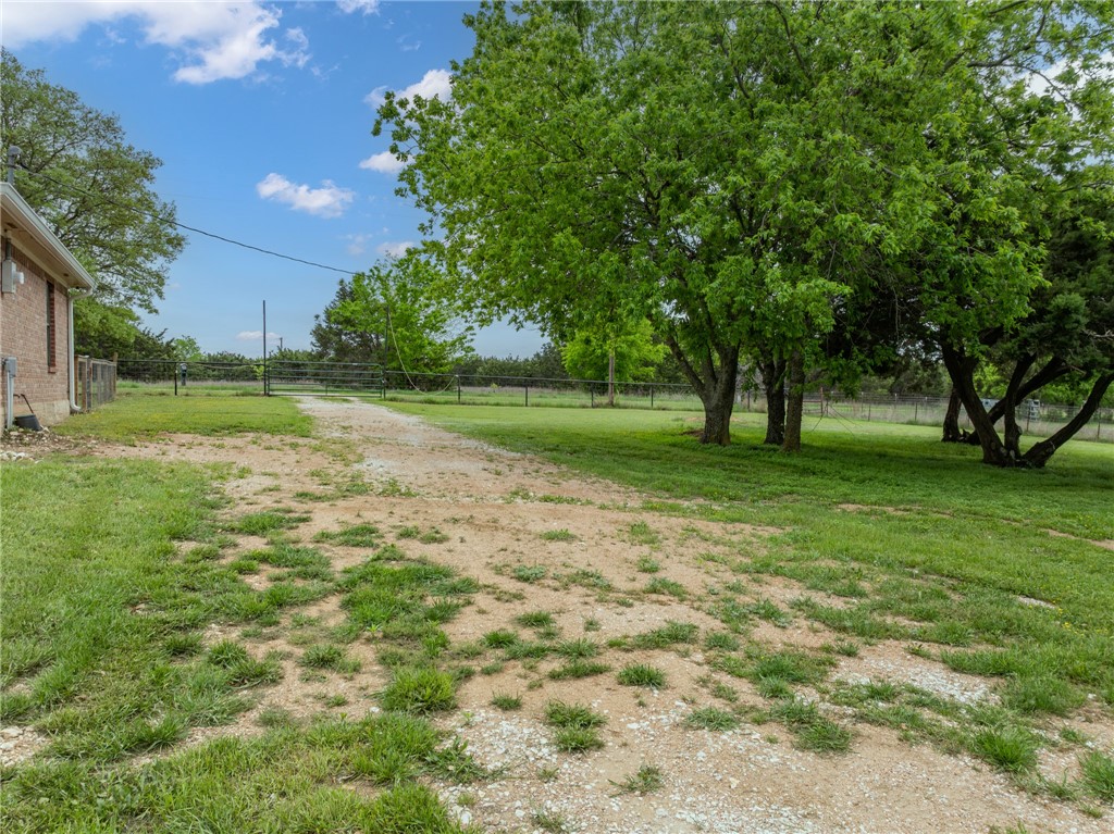 326 Cr 3590, China Spring, Texas image 18
