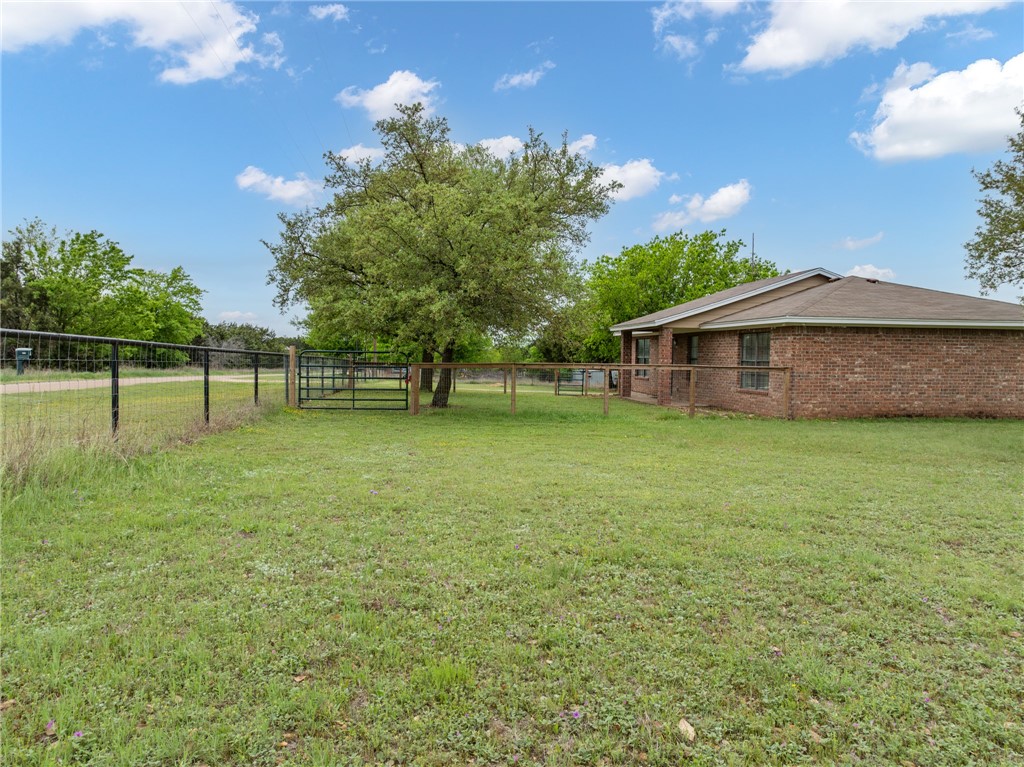 326 Cr 3590, China Spring, Texas image 8