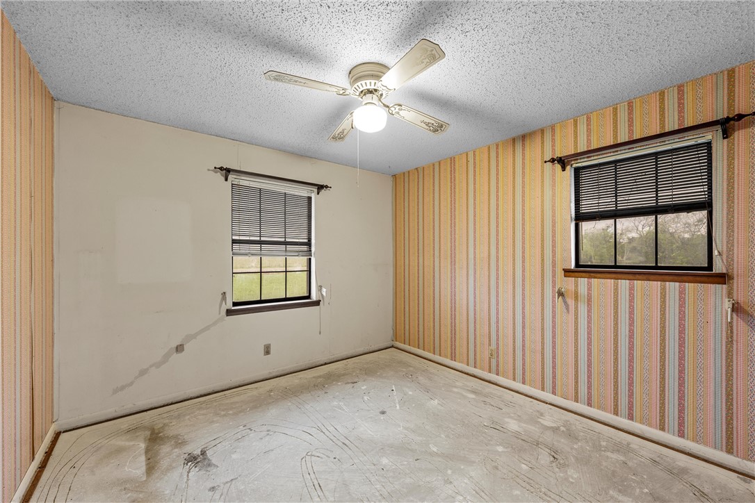 900 E Avenue A Avenue, Rosebud, Texas image 9