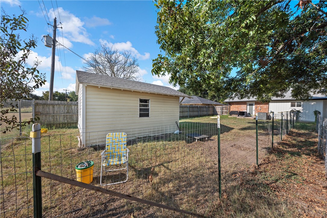 1410 Lorene Lane, Marlin, Texas image 29