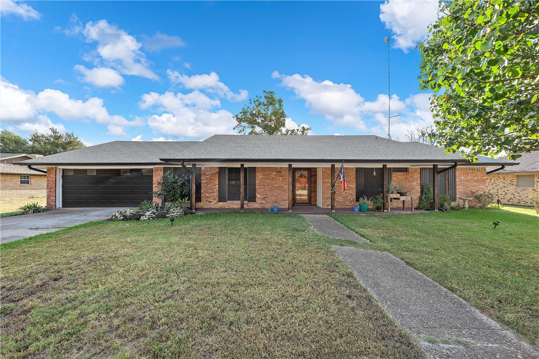 1410 Lorene Lane, Marlin, Texas image 1