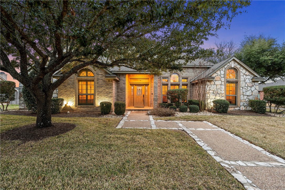 302 Ranchgate Trail, McGregor, Texas image 1