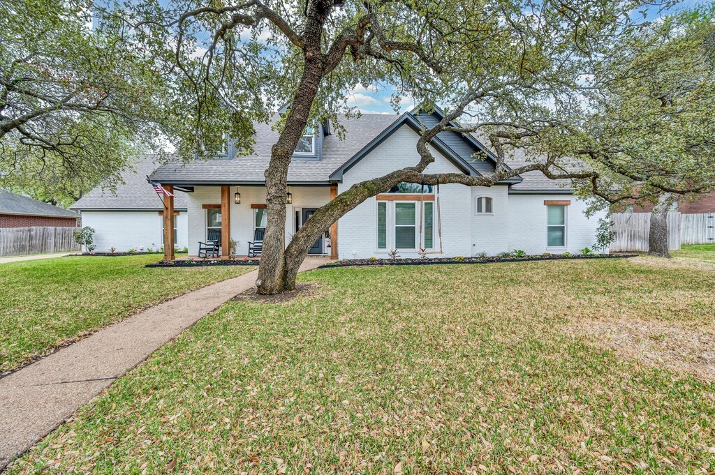 14035 Horseshoe Circle, Woodway, Texas image 1