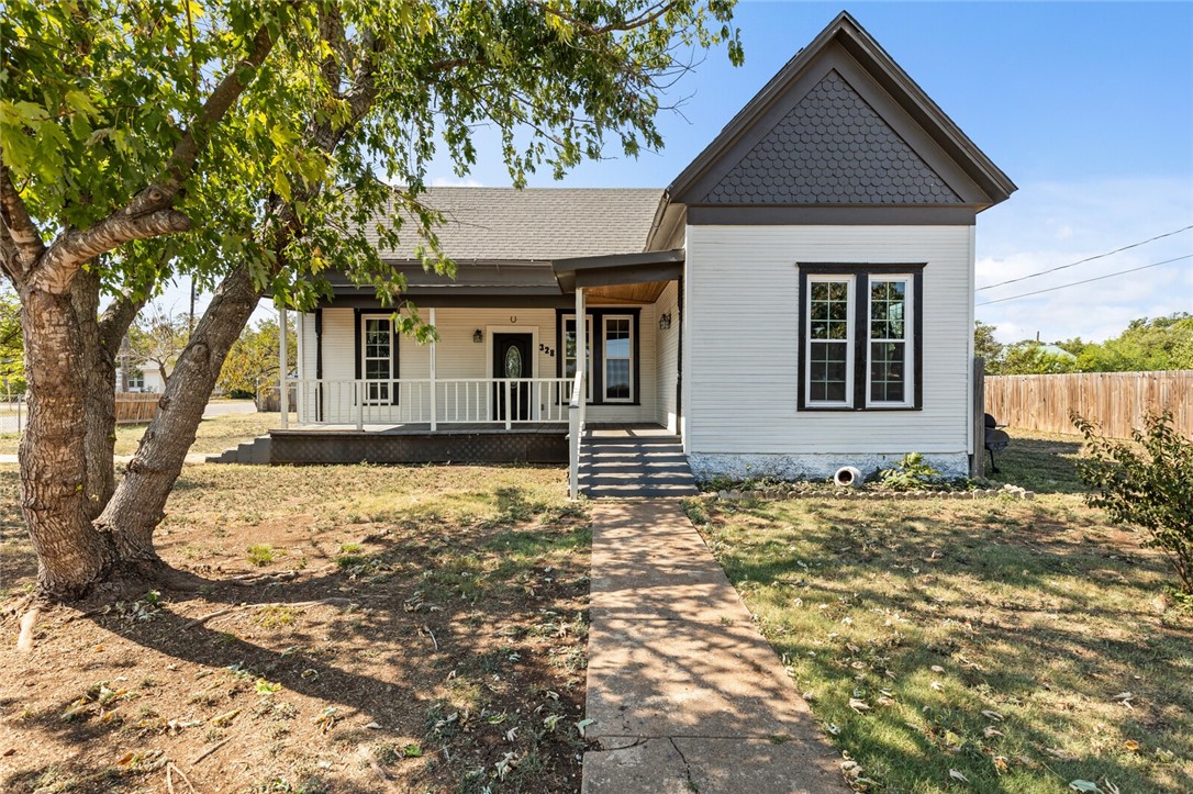 328 Taft Street, McGregor, Texas image 1