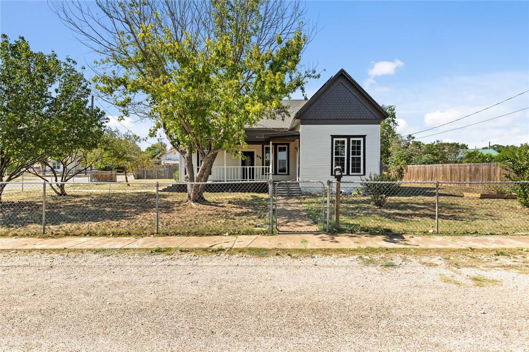 328 Taft Street, McGregor, Texas image 2