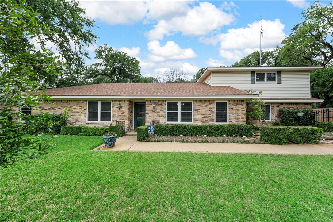 3217 Pioneer Circle, Woodway, Texas image 2