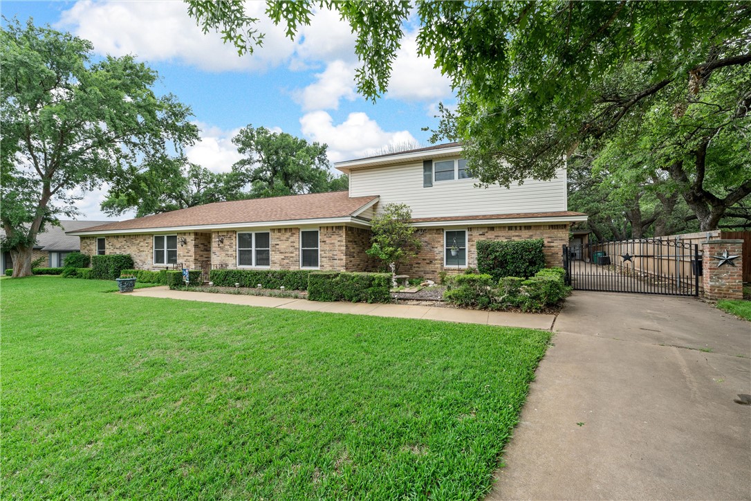 3217 Pioneer Circle, Woodway, Texas image 1