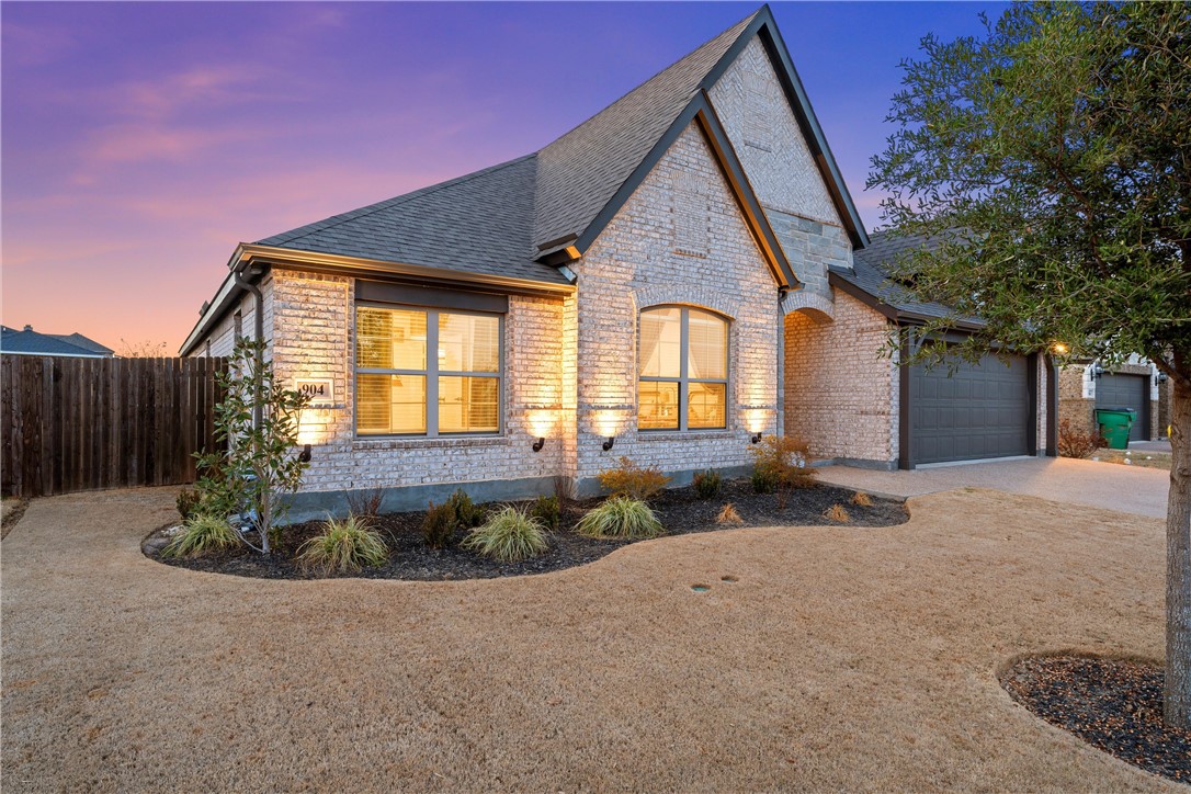 904 Edinburgh Drive, McGregor, Texas image 6