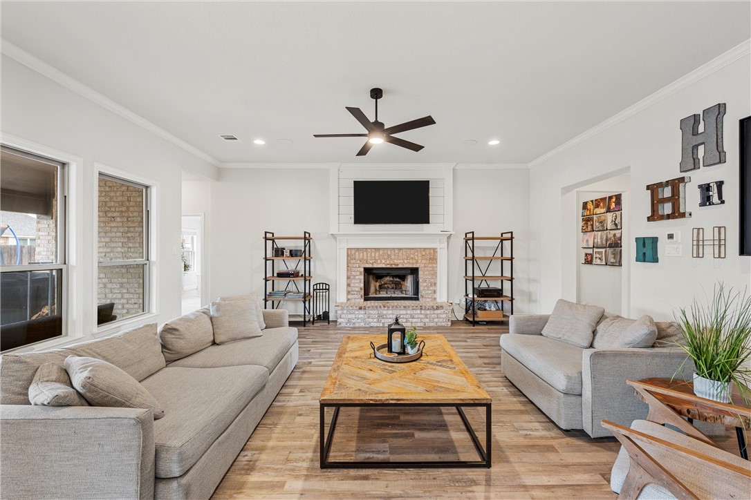 904 Edinburgh Drive, McGregor, Texas image 2