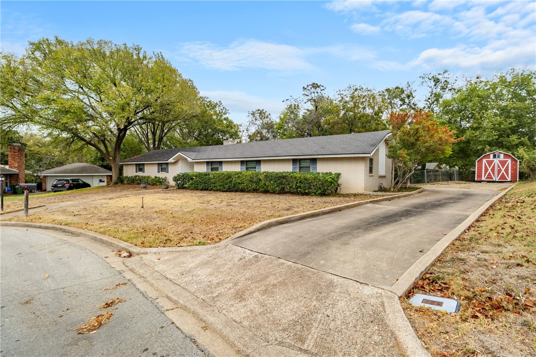 7416 Brentwood Circle, Woodway, Texas image 5