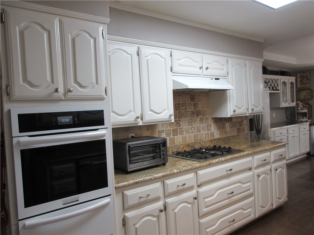 1409 Lorene Lane, Marlin, Texas image 5
