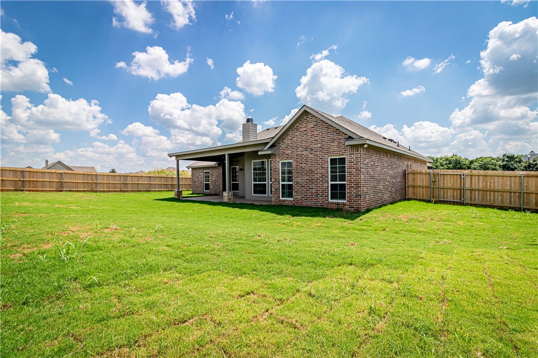 1037 Queen Elizabeth Drive, McGregor, Texas image 22