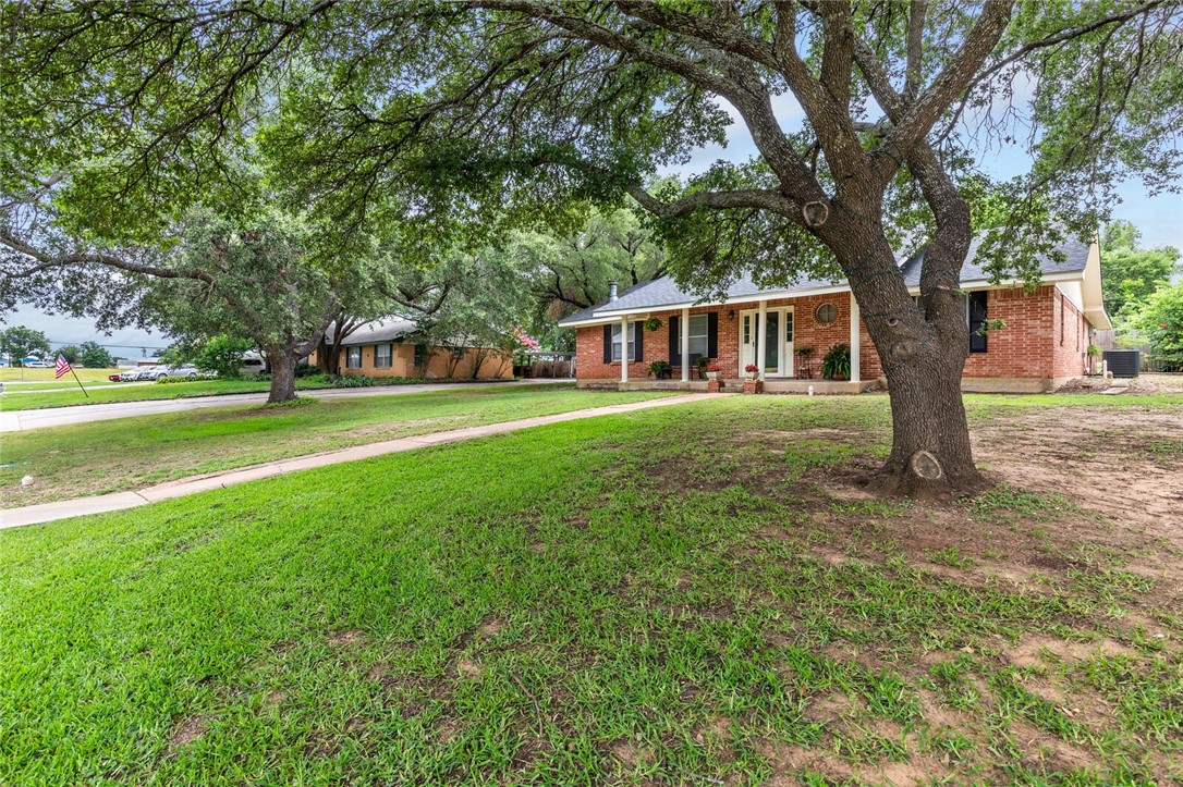 1302 E Franklin Street, Hillsboro, Texas image 4