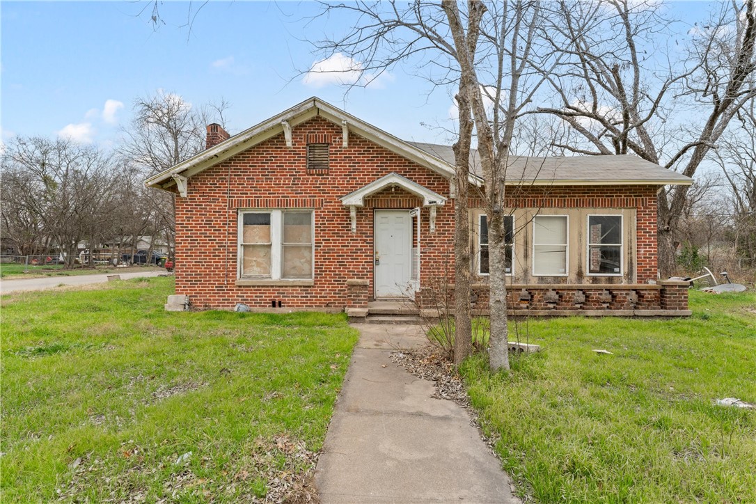 1001 Capps Street, Marlin, Texas image 1