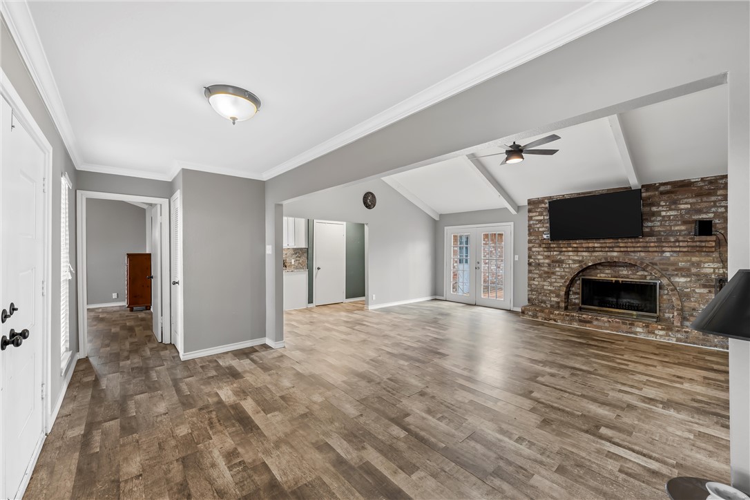 133 Crestwood Drive, Hewitt, Texas image 4