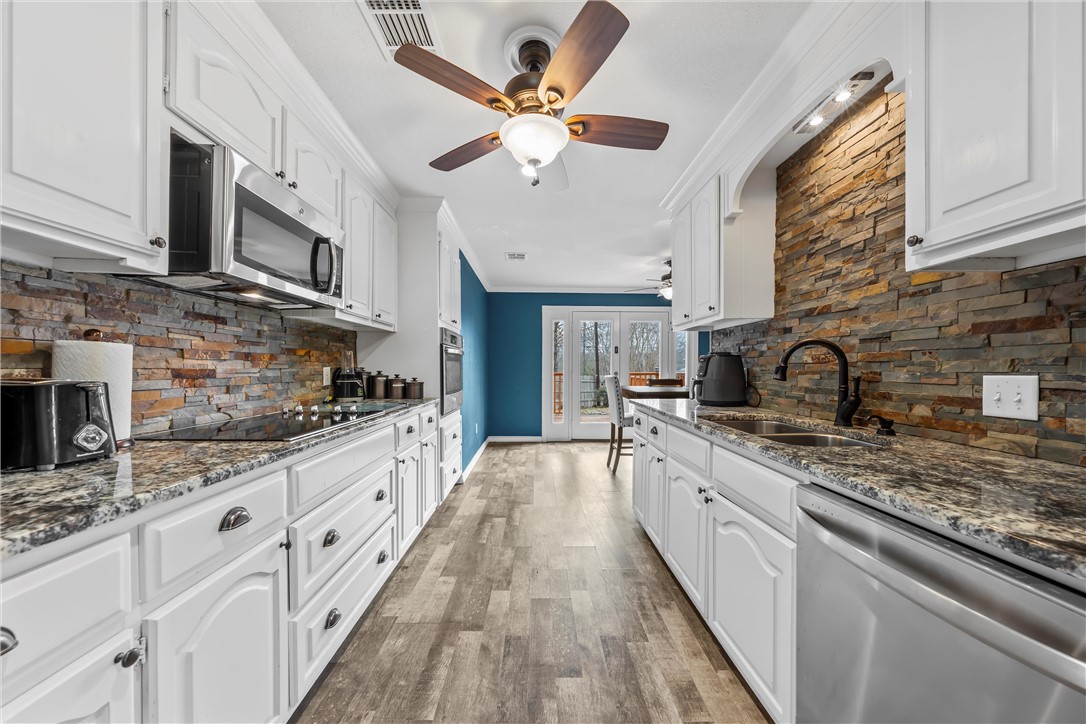 133 Crestwood Drive, Hewitt, Texas image 7