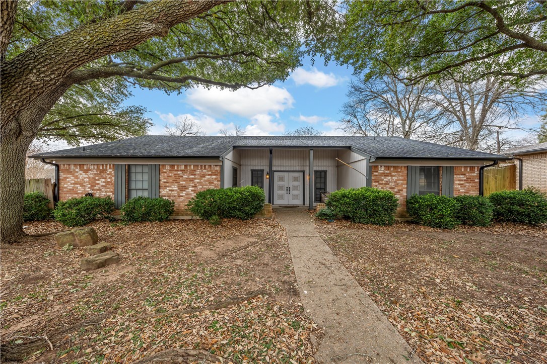 133 Crestwood Drive, Hewitt, Texas image 1