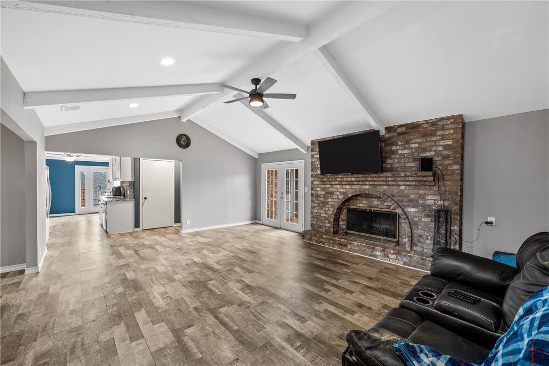 133 Crestwood Drive, Hewitt, Texas image 6