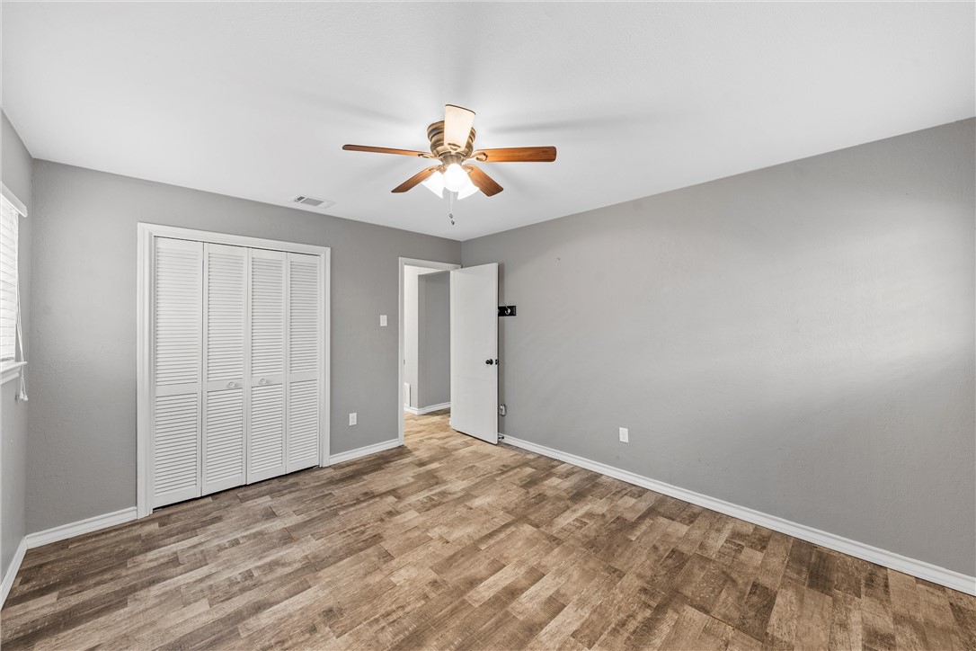 133 Crestwood Drive, Hewitt, Texas image 18
