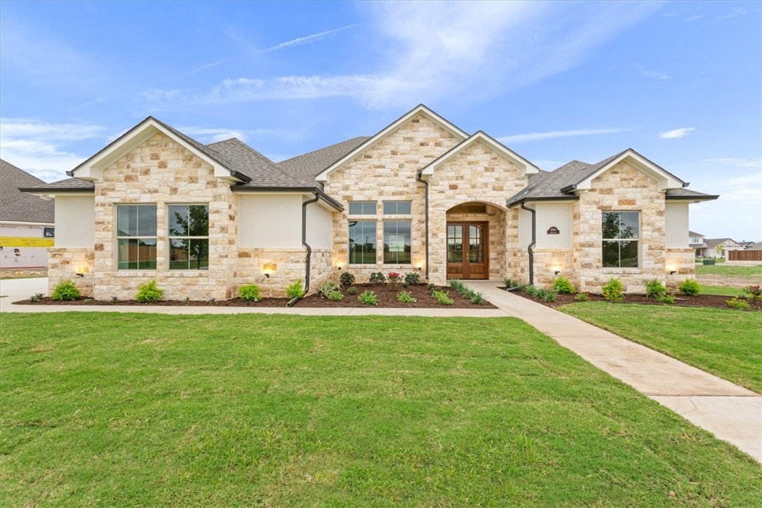 1004 Roses Run, McGregor, Texas image 2