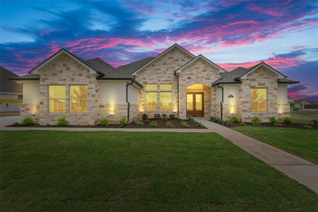 1004 Roses Run, McGregor, Texas image 1