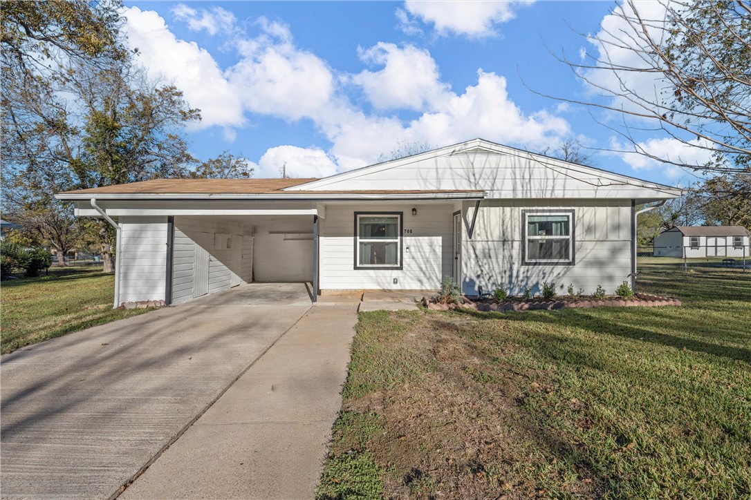 706 S Avenue L Avenue, Clifton, Texas image 1