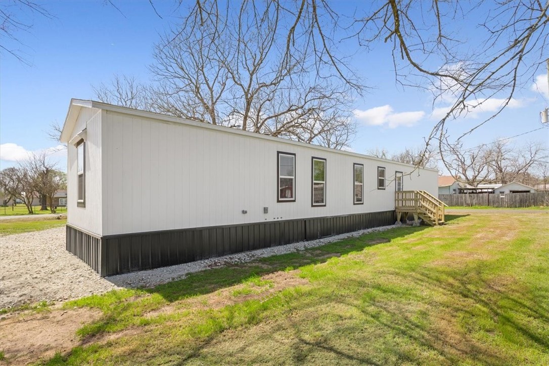 404 E Collins Street, Bremond, Texas image 22