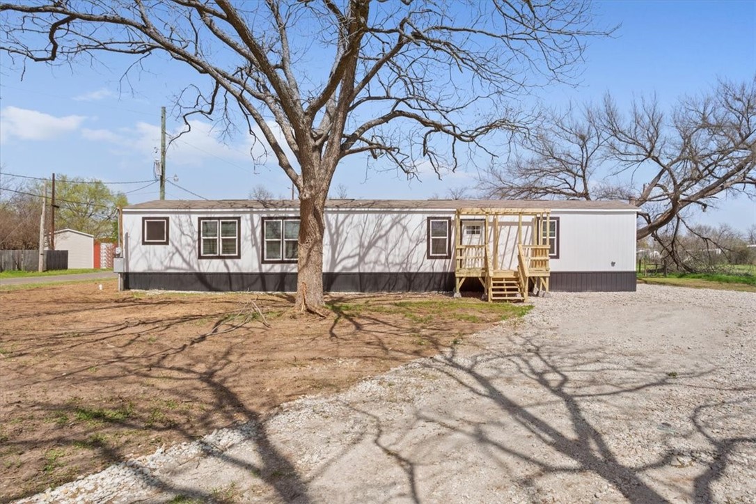 404 E Collins Street, Bremond, Texas image 2
