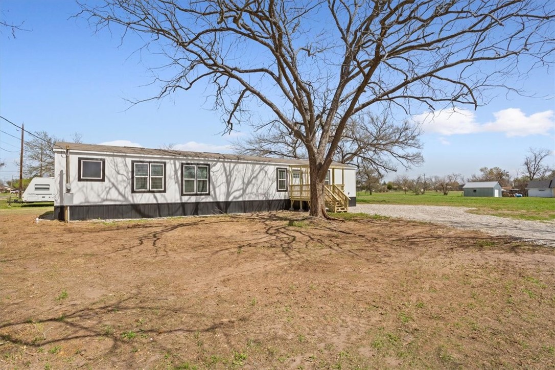 404 E Collins Street, Bremond, Texas image 3