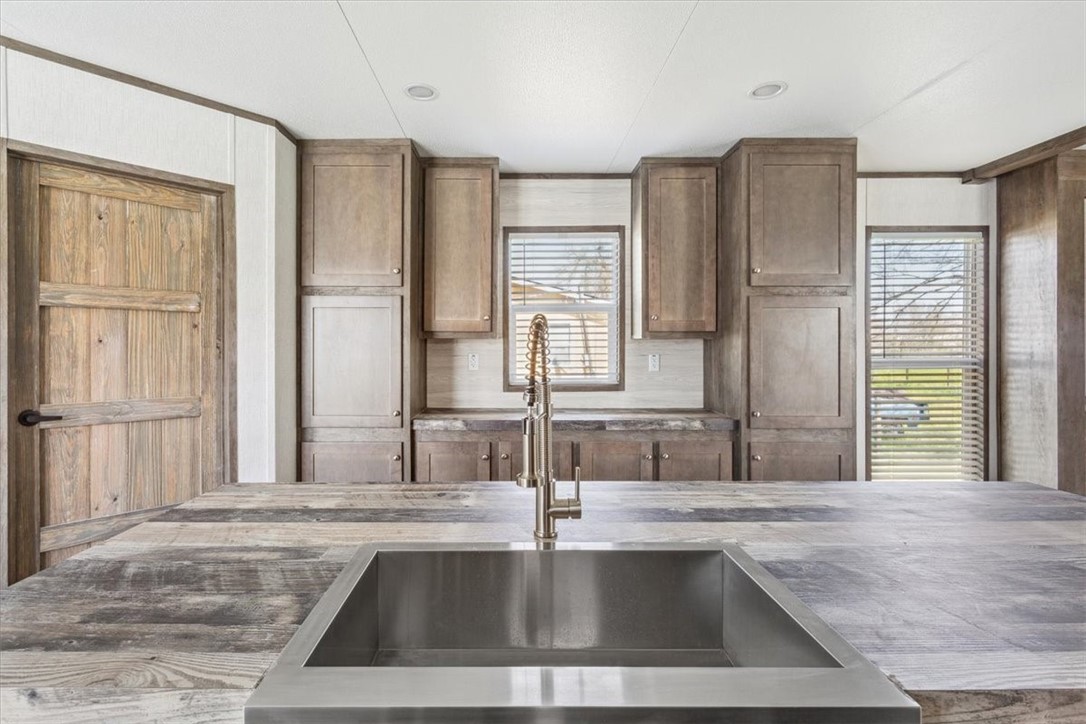 404 E Collins Street, Bremond, Texas image 12