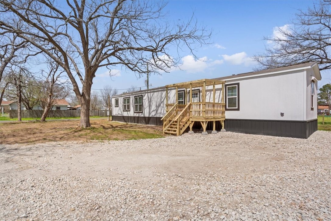 404 E Collins Street, Bremond, Texas image 1