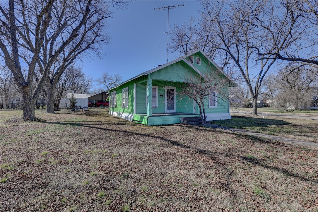 703 S Avenue G, Clifton, Texas image 2