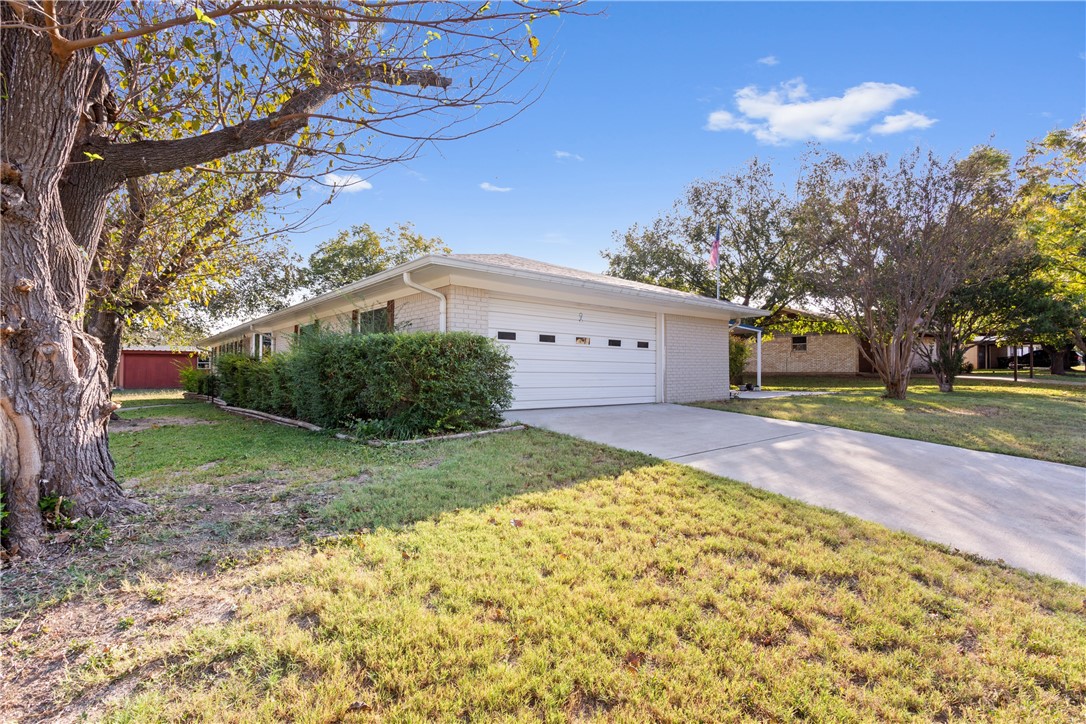 1214 W 19th Street, Clifton, Texas image 2